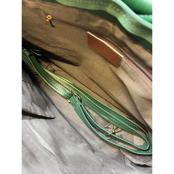 Hunter Green Quilted Leather Tote Bag With Top Handles And Zipper Closure - Picture 3 of 4